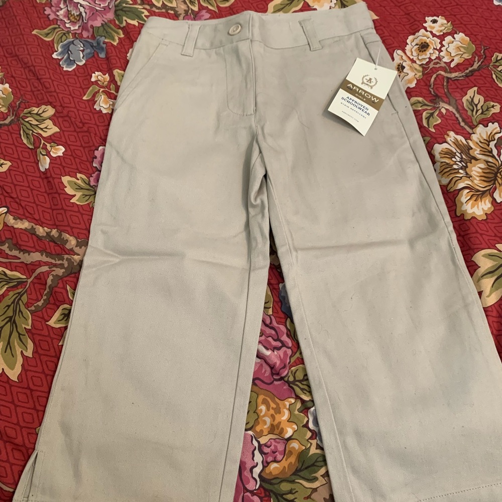 Girls sz 6/6x tan capris by Arrow NWTS